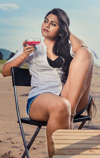 Praneetha Patnaik, sky, hair, wine HD phone wallpaper