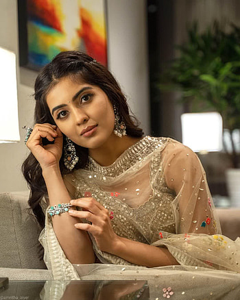 Amritha, finger, head HD phone wallpaper