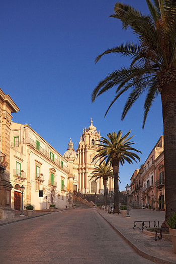 Ragusa highlights, Baroque beauty, Sicilian architecture, Motives to explore HD phone wallpaper