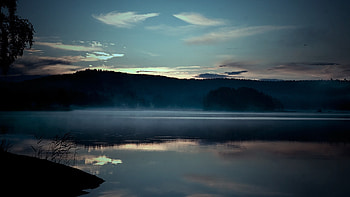 Misty Lake Surface HD wallpaper