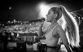 Arian Grande Live On Stage , ariana-grande, celebrities, music, girls, singer, monochrome, black-and-white HD wallpaper