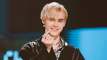 Lelush (Music), Captivating melodies, Expressive vocals, Stage presence HD wallpaper