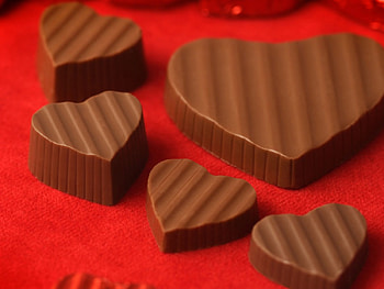 Chocolate heart, chocolate, dessert, delicious, candies, desserts, candy, hearts, heart HD wallpaper