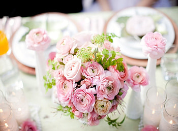 Flowers, Candles, Bouquet, Romance, Ranunculus, Ranunkulus, Tenderness, Composition, Serving HD wallpaper
