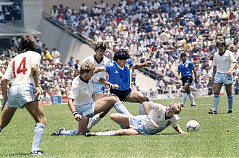Diego Maradona, Football icon, Argentinian pride, Iconic HD wallpaper