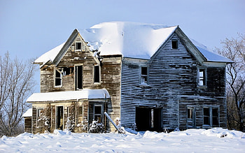 Winter house, winter, peaceful, wonderful, shining, fog, mountains, gorgeous, other, cold, miracle, magnificent, travels, nature, whiter trees, splendor blue in winter, graphy, silent, frosty, xmas, mist, quiet, holiday, shine, amazing, winter time, greeting, frozen, beautiful, splendidly, seasons, celebration, christmas, cool, splendor, rivers HD wallpaper
