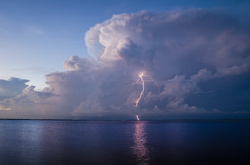 Nature, Sea, Lightning, Horizon, Glow HD wallpaper