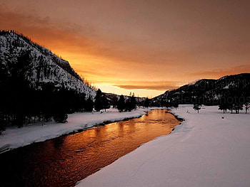 Winter Evening Light, Yellowstone NP, river, snow, colors, sky, sunset HD wallpaper