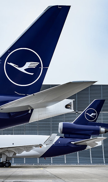 Lufthansa Cargo, Air cargo services, Logistics excellence, Seamless transportation HD phone wallpaper