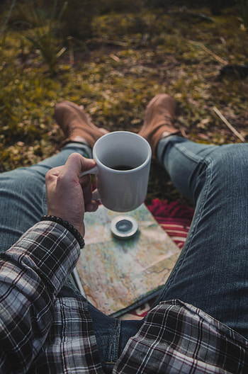 Coffee, Hand, Miscellanea, Miscellaneous, Cup, Compass, Map, Mug HD phone wallpaper