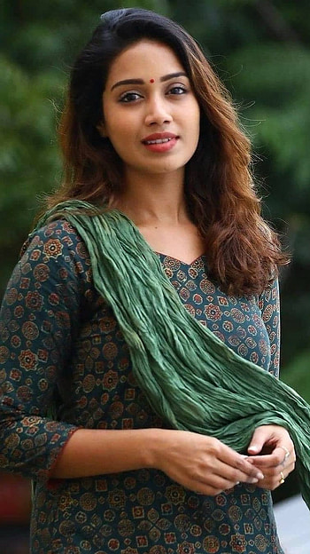 Nivetha pethuraj, tamil actress, gorgeous HD phone wallpaper