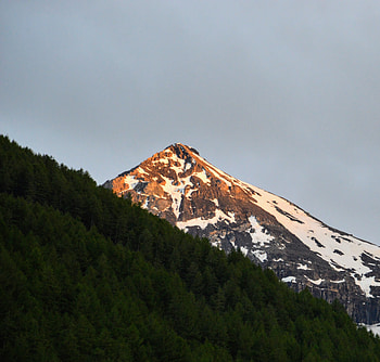 Mountain peak, sunset, glow HD wallpaper