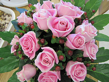 ๑๑ LOVE Is In the Details ๑๑, bouquet, roses, gree, freh, precious, pretty, love, pastel colors, sweet pink, nature, flowers, details, lovely, forever HD wallpaper