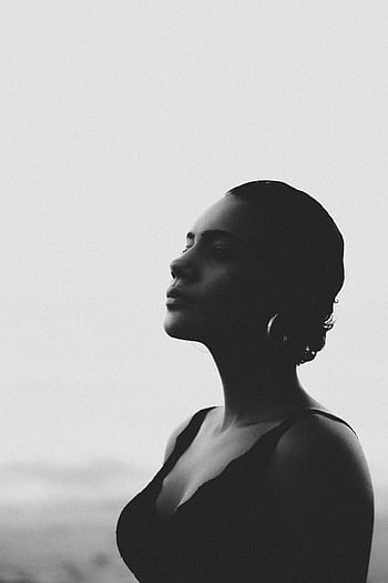 Black and white side profile portrait of a woman in a contemplative pose. HD phone wallpaper