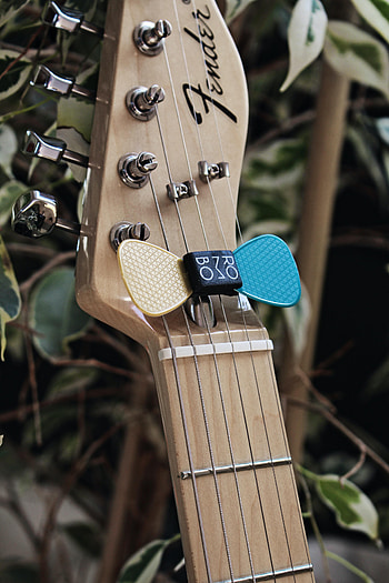 Music, Guitar, Vulture, Splitting, Musical Instrument, Tuners, Mediator HD phone wallpaper