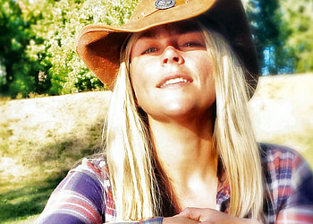 Cowgirl Stacy Jones, style, whiskey, song, fun, country, cowgirls, fashion, music, girls, women, models, western, wine, hats, female HD wallpaper