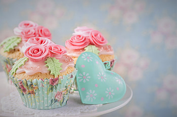 Cupcake, dessert, heart, cake, food, baking HD wallpaper