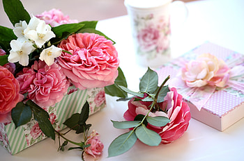 Flowers, Roses, Branches, Glass, Box, Gift, Present, Buds, Jasmine HD wallpaper