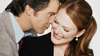 Julianne Moore, Pierce Brosnan, Laughing, Laws of Attraction HD wallpaper