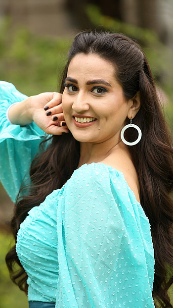 Manjusha, dimple queen, telugu anchor HD phone wallpaper