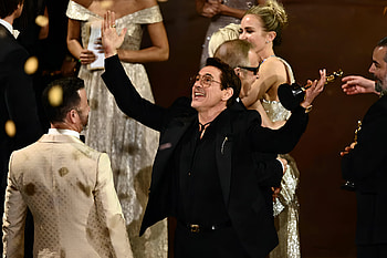 Joyful Moment at the Oscars - Featuring Celebrated Actor, Academy Awards (Oscars), Robert Downey Jr. HD wallpaper