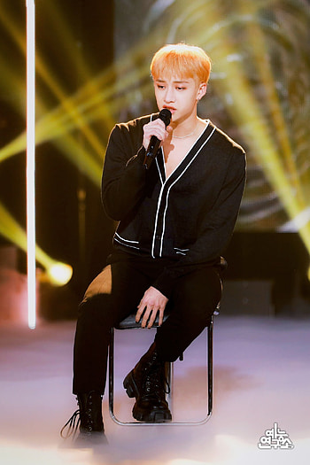 hello bangchan, chris, kpop, stray kids, straykids, chan HD phone wallpaper