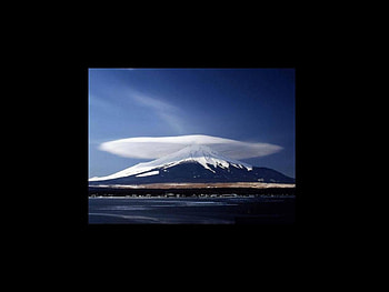cloudy chapeaux!, unique, cloud, beauty, mountain HD wallpaper
