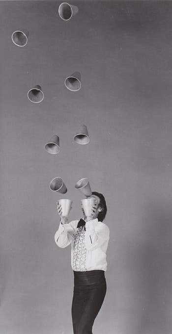 Paper cups, Juggling HD phone wallpaper