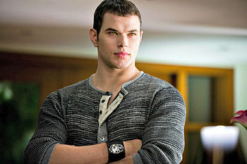 Kellan Lutz as Emmett Cullen, yellow eyes, man, emmett cullen, twilight saga, kellan lutz, vampire, fantasy, movie, actor, creature HD wallpaper