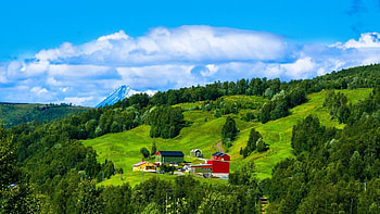 farm in a green valley on a summer day, summer, valley, gree, farm, mountains HD wallpaper