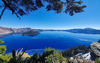Crater lake. Oregon, trees, sky, water, rocks, usa, reflections HD wallpaper