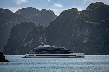 Vietnam Seascape: Luxury Cruise Among Limestone Mountains —, Cruise Ship, Ocean, Nature HD wallpaper