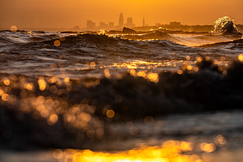 Sunset, Waves, City, Building, Miscellanea, Miscellaneous, Silhouettes HD wallpaper