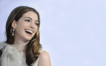 Anne Hathaway Smile, anne-hathaway, celebrities, girls HD wallpaper