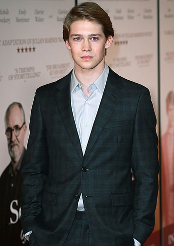 Joe Alwyn, Taylor Swift's love song, Lyrics, Integration through media HD phone wallpaper