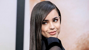 Sofia Carson, English languages, Beats sofia carson, Whats up HD wallpaper