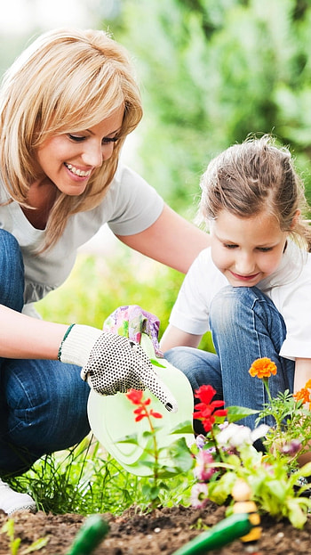 Mom And Baby, Garden HD phone wallpaper