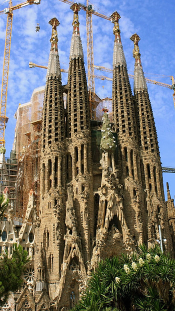 Gaudi's legacy, Barcelona's treasure, Architectural excellence, Inspiring beauty HD phone wallpaper