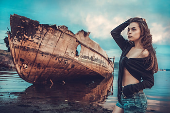 Unknown Model, ship wreck, boat, wreck, sea, sand, model, beach, woman, babe, lady, water, ocean HD wallpaper