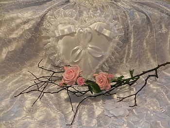 The Lady Loves Romancing, white, roses, ribbons, lace, silk, pink, satin, romantic, heart HD wallpaper