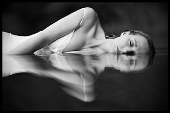 YOU GET ONE LIFE TO LIVE..., think, eyes, beautiful, woman, life, portrait, black and white, face, feel HD wallpaper