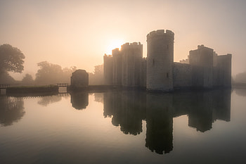 Misty sunrise, Trevor Sherwin graphy, Bodiam Castle, Travel HD wallpaper