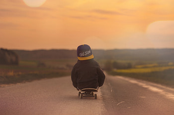 Children Riding Skatebaord, children, skateboard, graphy HD wallpaper