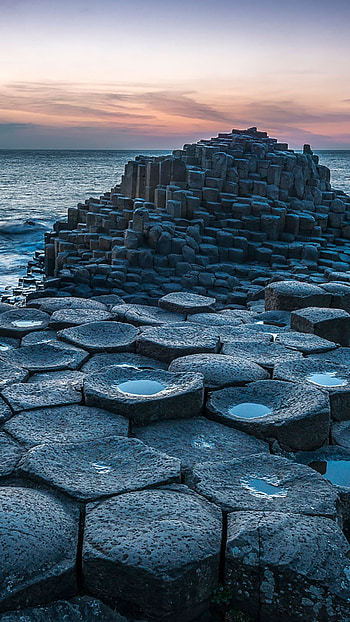 Northern Ireland, Giants Causeway after sunset HD phone wallpaper