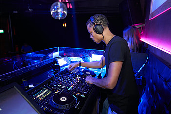 Sound exposure level, Nightclub employees, Hearing loss advocates, Sound exposure HD wallpaper