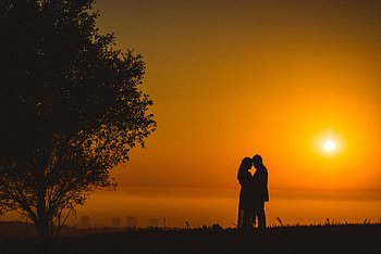 Couple Silhouette, weeding-couple, couple, love, heart, beach, silhouette HD wallpaper