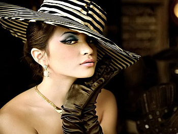 GIRL IN A BIG CITY, fashion, model, city, hat HD wallpaper