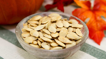 Roast pumpkin seeds, Easy instructions, Step-by-step, Delicious result HD wallpaper