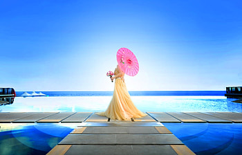 Waiting for you, sunshine, sea, umbrella, beautiful lady, bouquet, missing you, sunny day, dress, emotions, lady, love, waiting, sky HD wallpaper