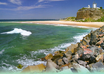 Nobby's Head lighthouse in New South Wales Australia, salty, sand, ligght, house, water, rocks, beach HD wallpaper
